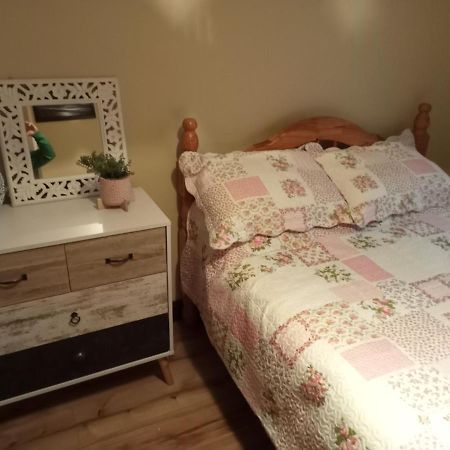 Escape To The Beara Peninsula. Apartment Касълтаунбър Екстериор снимка