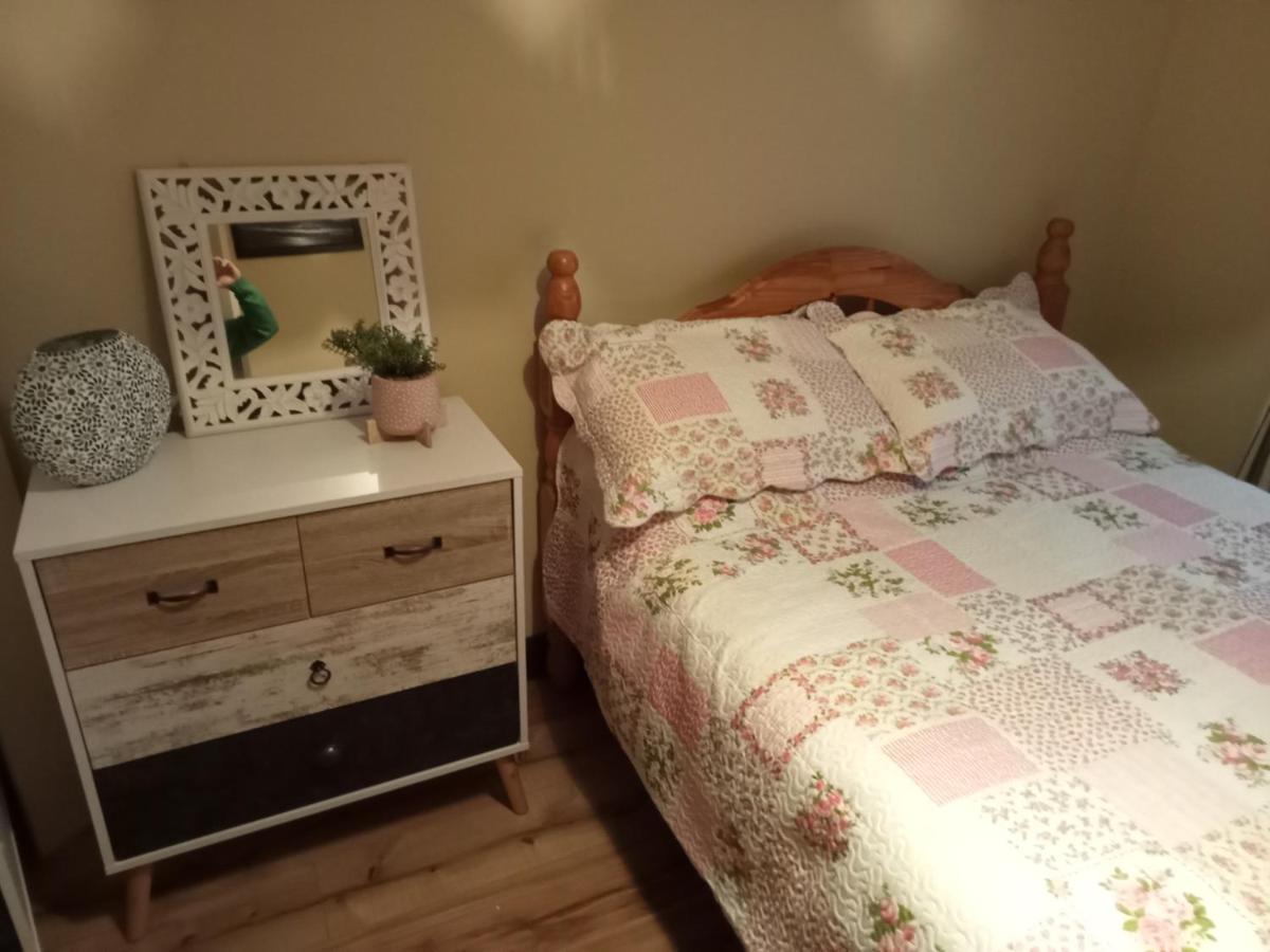 Escape To The Beara Peninsula. Apartment Касълтаунбър Екстериор снимка